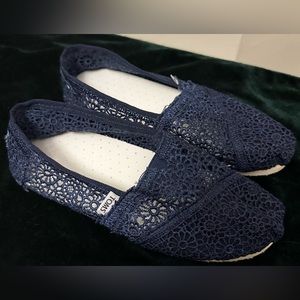 TOMS crocheted lace style slippers